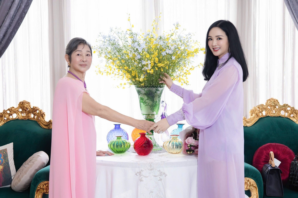 Mẹ là người đồng hành và ủng hộ tôi trong mọi sắc thái của cuộc sống, Giáng My cho biết.