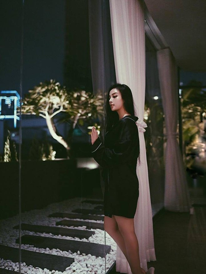 Lối đi lãng mạn hơn nhờ trải sỏi trắng. Ảnh: FBNV