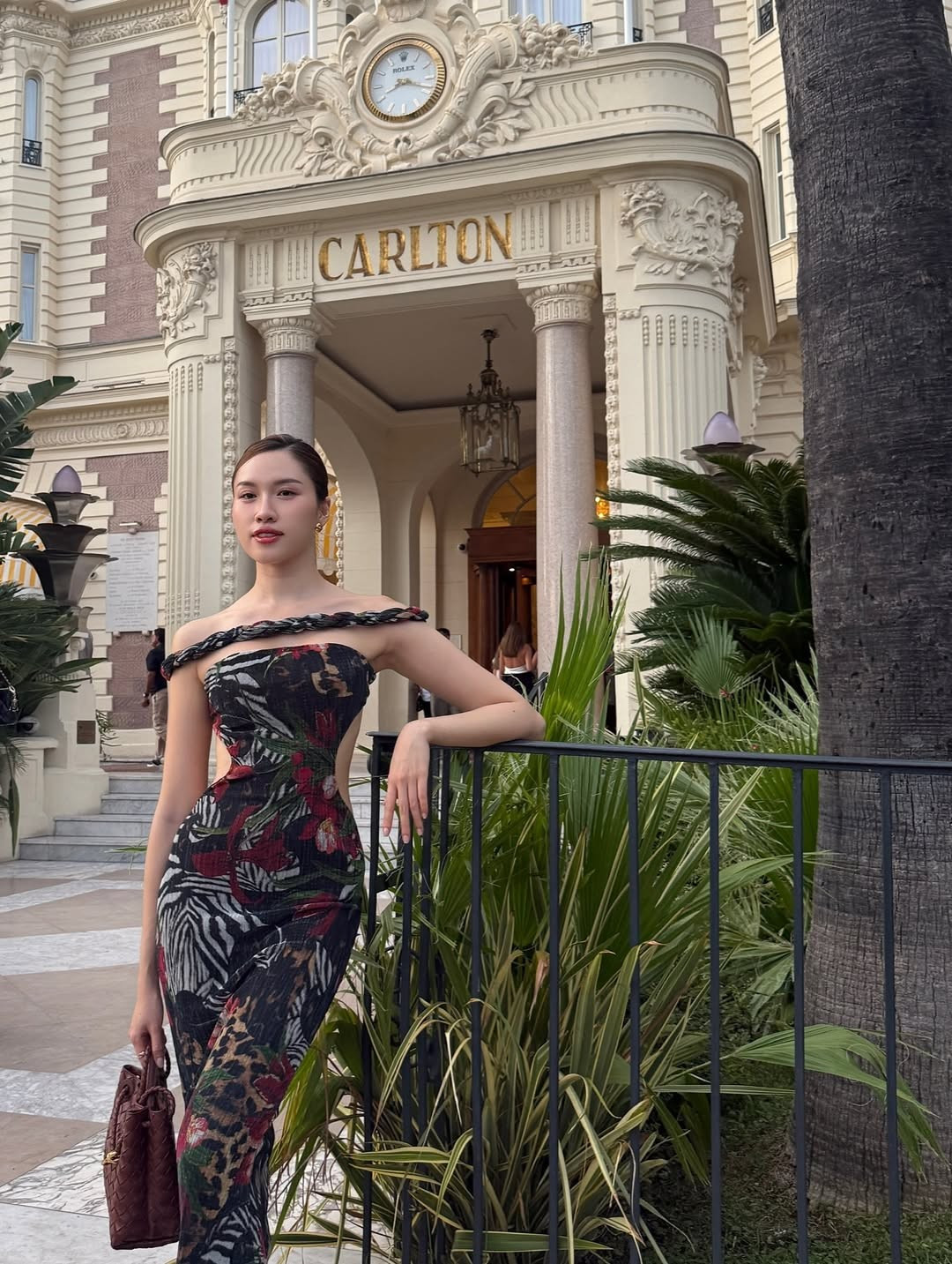 amp;#34;MC chân dàiamp;#34; Thanh Thanh Huyền đốt cháy ánh nhìn trên bờ biển Địa Trung Hải - 1