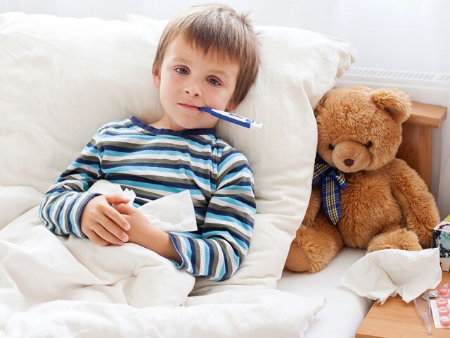 Sức khỏe - Trẻ ốm mùa hè: 6 điều cha mẹ nhất định phải nhớ để con tránh gặp biến chứng, sốt dai dẳng không khỏi