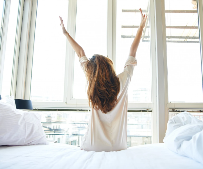 Thức dậy sớm không chỉ giúp bạn có nhiều thời gian hơn cho bản thân, mà còn đem lại cảm giác thư thái, không vội vã. (Ảnh minh họa).
