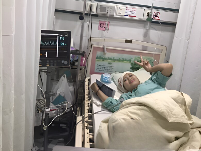 Kim tiêm, thuốc truyền chưa bao giờ đánh gục khát khao sống của chị Trinh. (Ảnh: NVCC).