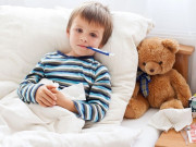 Sức khỏe - Trẻ ốm mùa hè: 6 điều cha mẹ nhất định phải nhớ để con tránh gặp biến chứng, sốt dai dẳng không khỏi