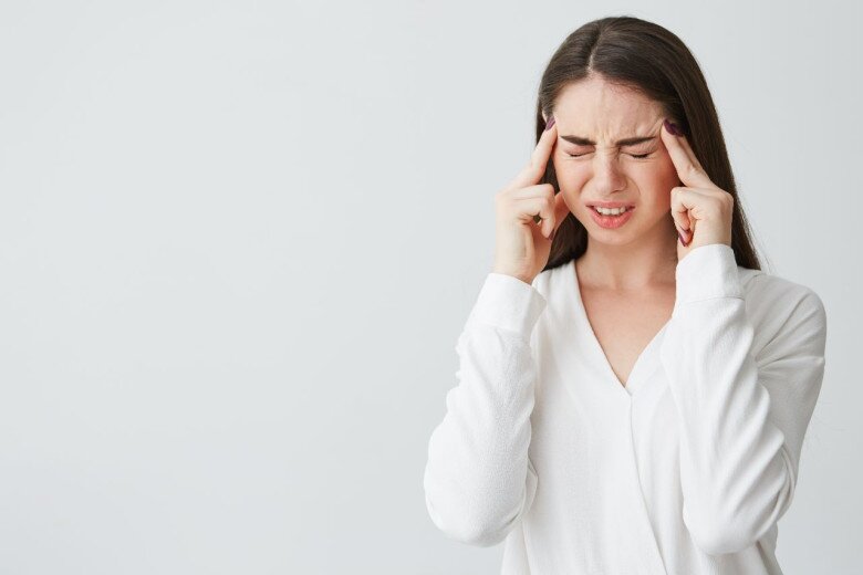Phụ nữ có nguy cơ đột quỵ do chứng đau nửa đầu kèm aura cao hơn nam giới. (Ảnh minh hoạ).