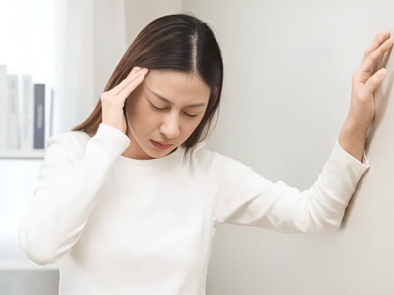 Không nên chủ quan khi gặp chứng đau nửa đầu kèm aura. (Ảnh minh hoạ).