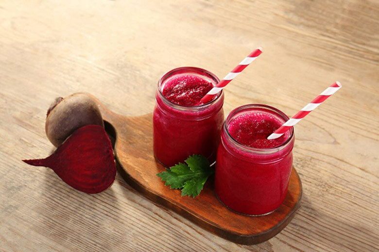 Nước ép củ dền đỏ làm sạch gan bằng anthocyanin. (Ảnh minh hoạ).