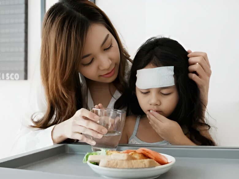 Trẻ ốm thường biếng ăn, vì vậy cha mẹ cần chế biến những món ăn dễ tiêu hóa nhưng vẫn đủ chất. (Ảnh minh hoạ).