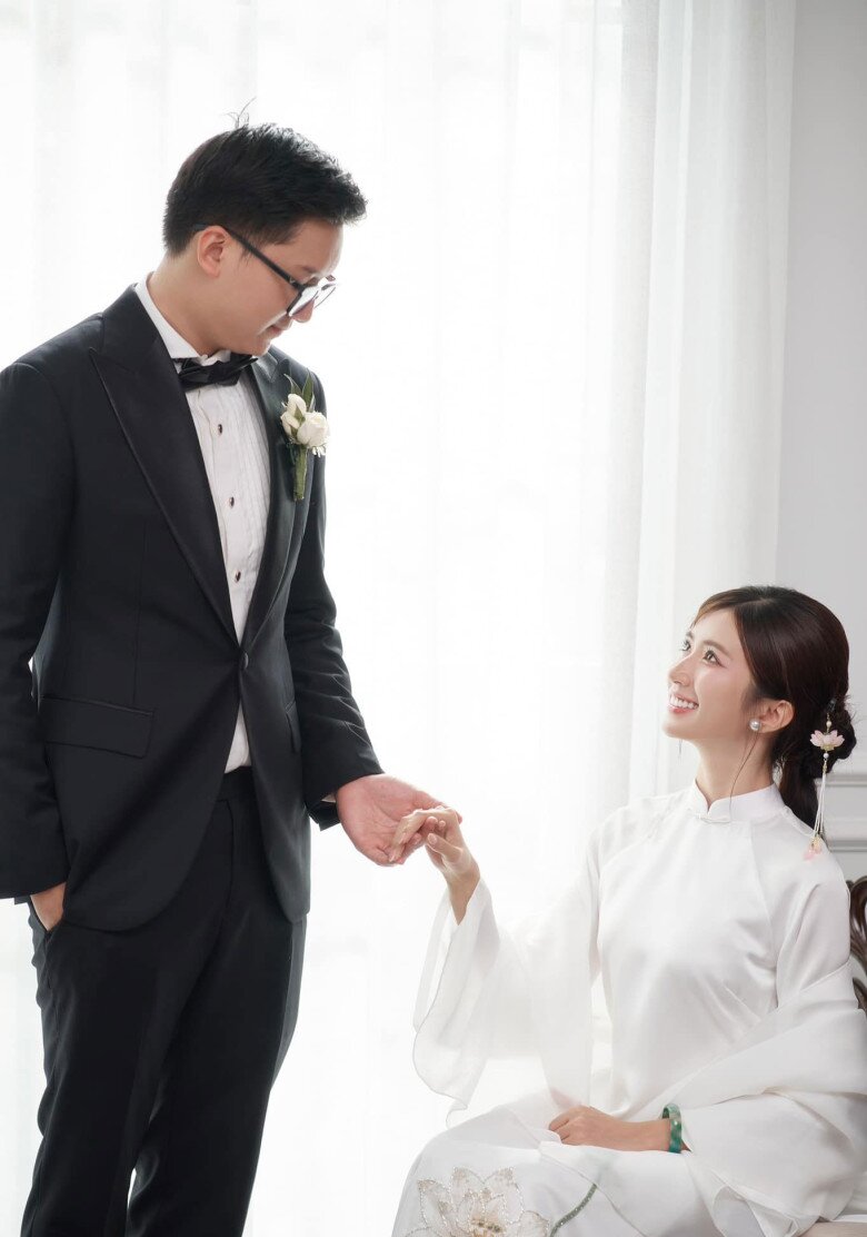 Ngọc Huyền bên cạnh ông xã Duy Minh.