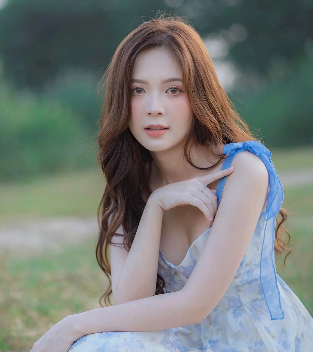 Vẻ đẹp trong sáng, ngây thơ nhưng không kém phần gợi cảm của Nguyễn Hoàng Ngọc Huyền.
