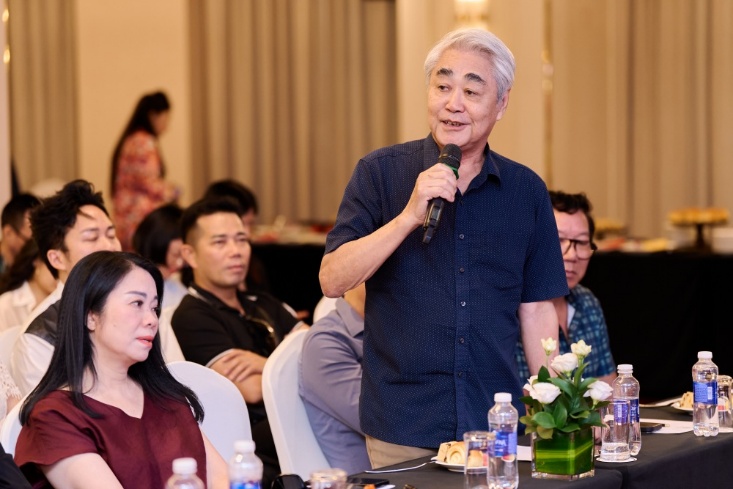 NSND Quang Thọ đánh giá Lê Minh Ngọc can đảm, chúc cô thăng hoa hơn trong vai trò nghệ sĩ đa năng.