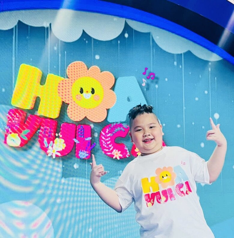 Gia Bảo - Muối Dubai là MC chính của chương trình hot nhất dành cho thiếu nhi, phát sóng khung giờ vàng trên kênh VTV3 – Hoa Vui Ca.