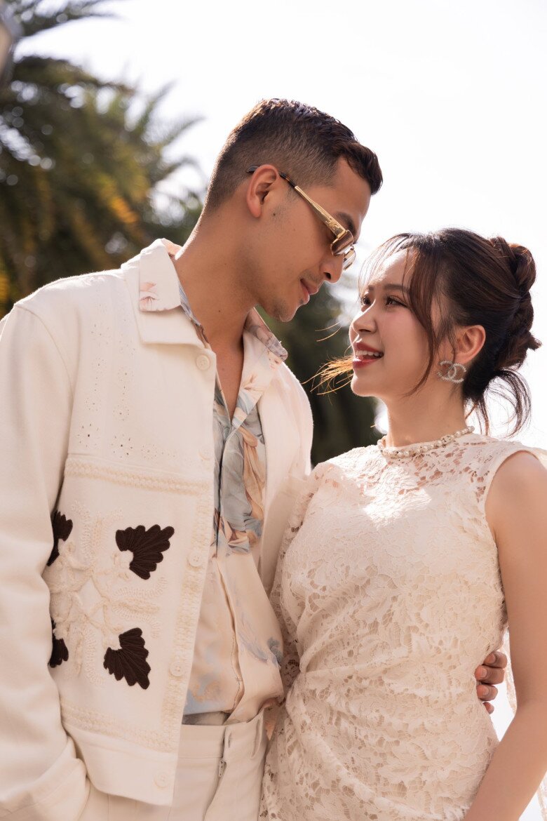 Nam người mẫu - diễn viên bày tỏ mong chờ tương lai có thể chung một khung hình trên màn ảnh với bà xã, dù là phim tình cảm hay đóng vai đối đầu nhau. 