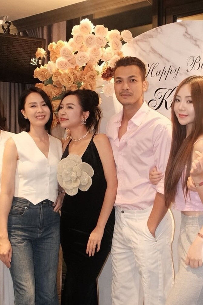 Tham gia bữa tiệc của Kim Oanh còn có 2 mỹ nhân quen mặt của vũ trụ phim VTV là Hồng Diễm, Quỳnh Kool.