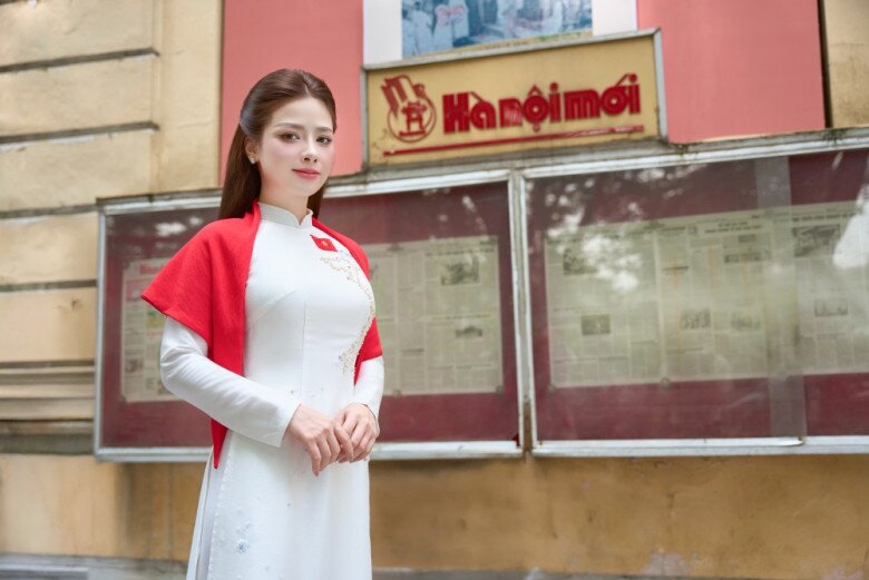 Dương Hoàng Yến ra mắt ca khúc đến với mình như mối duyên lành, hát về lòng tự hào và biết ơn của thế hệ trẻ - 4