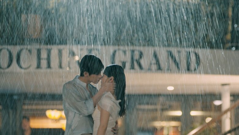 Trên phim trường, Việt Hoa luôn chủ động hỗ trợ Denis Đặng hoàn thiện diễn xuất.