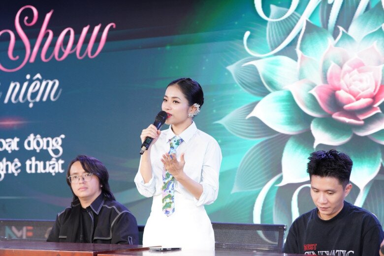 Liveshow đầu tiên của Đại úy Hoàng Hồng Ngọc: 80% ca khúc tự sáng tác, kiêm luôn vai trò giám đốc âm nhạc - 1