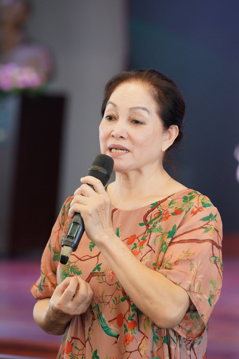 Liveshow đầu tiên của Đại úy Hoàng Hồng Ngọc: 80% ca khúc tự sáng tác, kiêm luôn vai trò giám đốc âm nhạc - 4