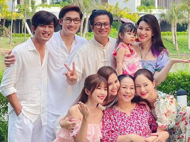 Thương Ngày Nắng Về là phiên bản remake của bộ phim Hàn Quốc – Con Gái Của Mẹ.