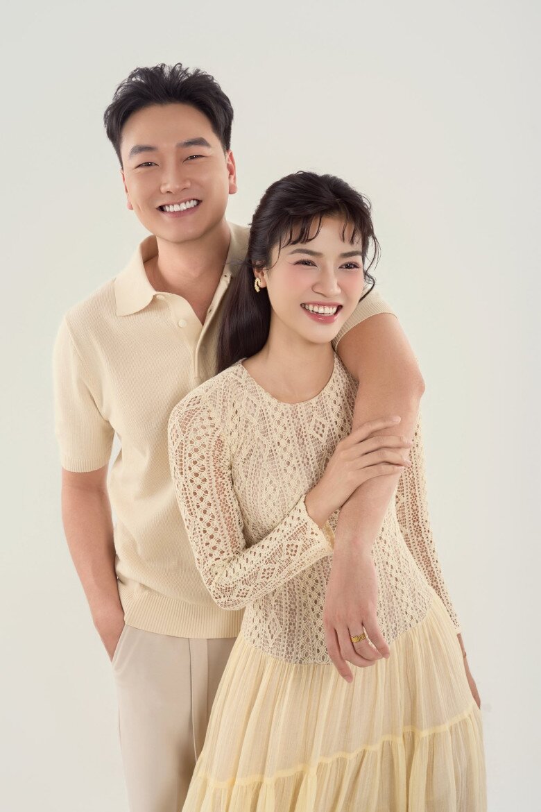Chỉ còn 4 tập nữa, Cầu Vồng Ở Phía Chân Trời sẽ chính thức khép lại. Nhân dịp này, Anh Đào bất ngờ tung bộ ảnh vô cùng tình tứ với bạn diễn Trọng Lân. 