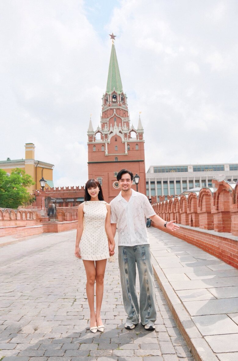 Khoảnh khắc ngọt ngào của cặp đôi đã khiến cả trường quay như tràn ngập tình yêu. Với Anh Đào, sự hiện diện của ông xã, công việc ổn định, sức khỏe tốt... chính là hạnh phúc lớn nhất của cô ở hiện tại. 