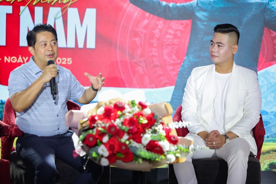 Dương Minh Quý và người thầy lớn trong sự nghiệp - nhạc sĩ Đào Nguyên Vũ, tác giả ca khúc Truyền thống Việt Nam.