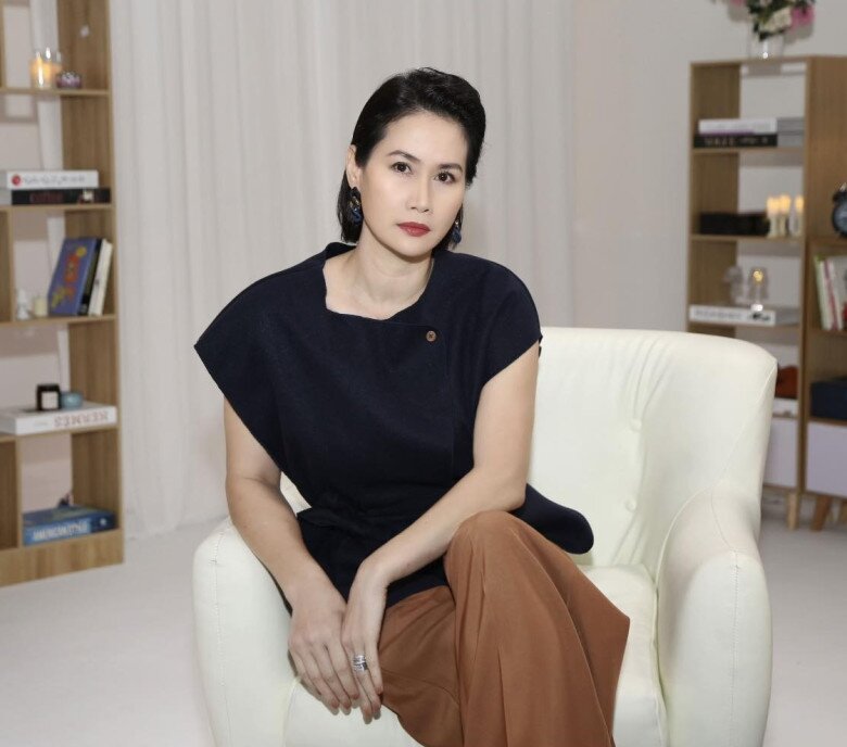 Nhan sắc tươi trẻ ngoài đời thực của Thân Thúy Hà. Nữ diễn viên chọn cuộc sống kín tiếng về đời tư.