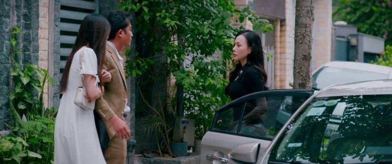 XEM VIDEO: Gió Ngang Khoảng Trời Xanh - Đăng quỳ gối, thay dép cho vợ.