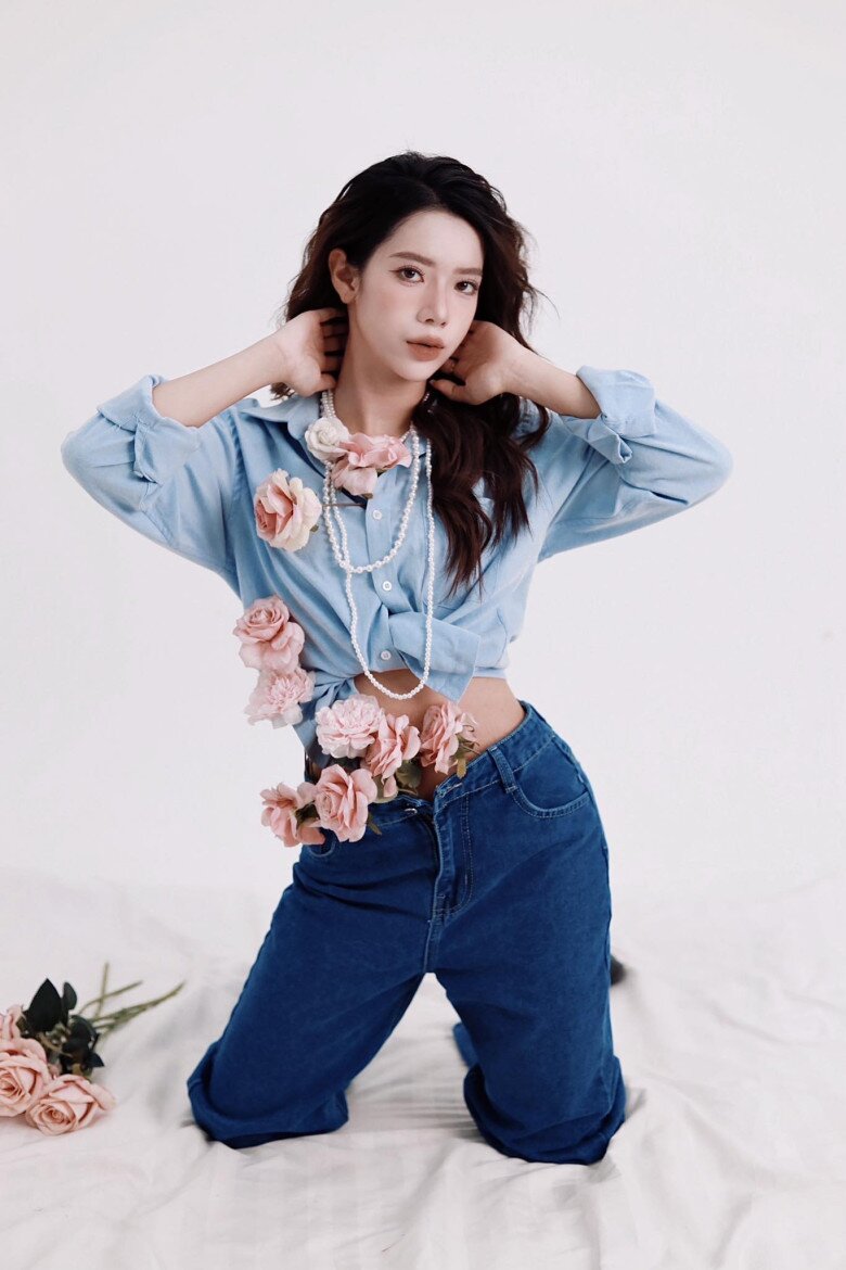 Vợ của amp;#34;đặc công Senamp;#34; từng không vui khi chồng nhận lời quay phim Mưa Đỏ, nhan sắc ngoài đời mong manh như nàng thơ - 8