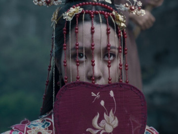 Lâm Thanh Mỹ hóa cô dâu bí ẩn, chuẩn bị sinh con ở tuổi 20?