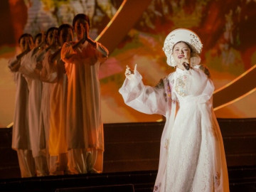 Sao Mai Thu Hằng tiết lộ chuyện kỳ lạ khi hát dưới chân núi Yên Tử