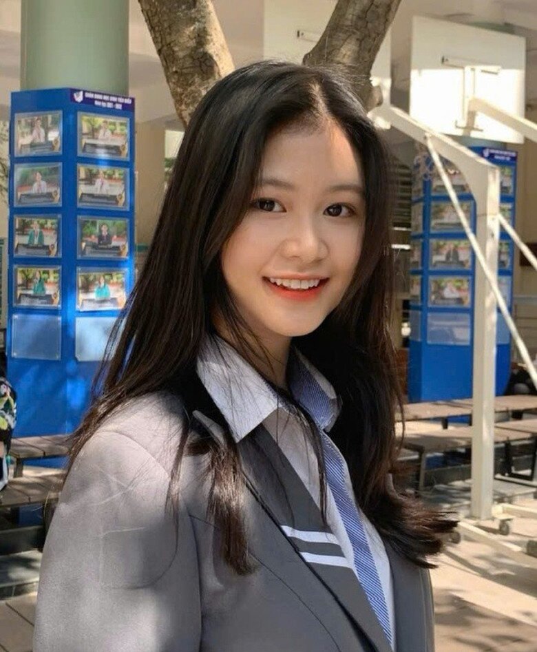Loạt hình ảnh đời thường ở trường học của cô nàng hiện được chú ý rất lớn.