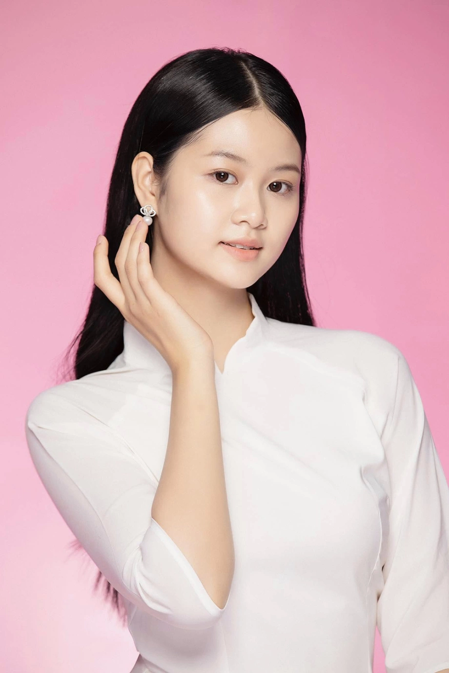 Phương Linh khoe cận cảnh gương mặt mộc trước giới truyền thông, đây cũng là điểm cộng rất lớn để giúp cô nàng bước vào top 5 chung cuộc.