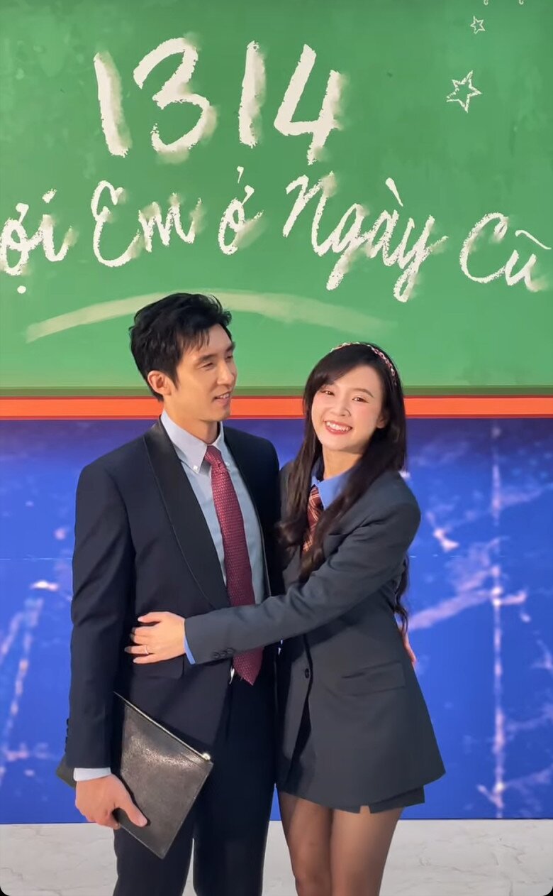 Chính vì Midu thường gắn liền với hình ảnh nàng thơ ngọt ngào, váy áo nhẹ nhàng và phong cách nữ tính, nên việc cô chọn diện vest men cá tính như trong bức ảnh lần này lại càng gây ấn tượng mạnh.