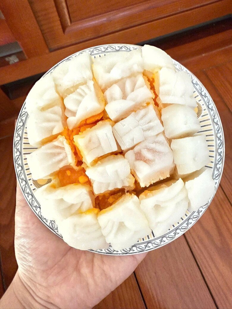 Cách làm bánh Trung thu dẻo nhân hạt sen nhuyễn trứng muối amp;#34;thị phiamp;#34; hot nhất 2025 tại nhà, chẳng lo tốn tiền mua - 1