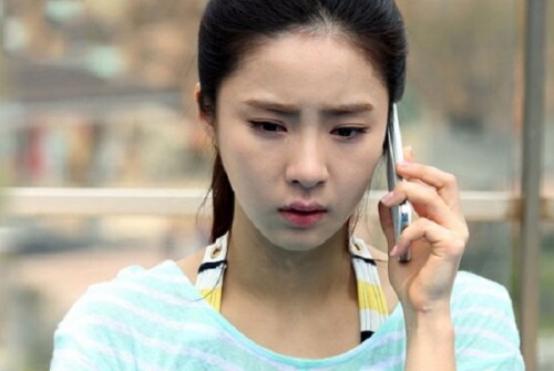 Anh tức giận mắng mỏ vợ không ngớt trong điện thoại, tôi tức quá tắt máy không nghe. (Ảnh minh họa)