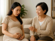 Bà bầu - Chị dâu đẻ mẹ chồng cho 500 triệu, tôi đẻ bà đưa cho 1 phong bì, mở ra tôi ngỡ ngàng