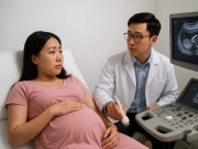 Bà bầu - Đi khám thai bất ngờ gặp lại mối tình đầu giờ là bác sĩ nội trú