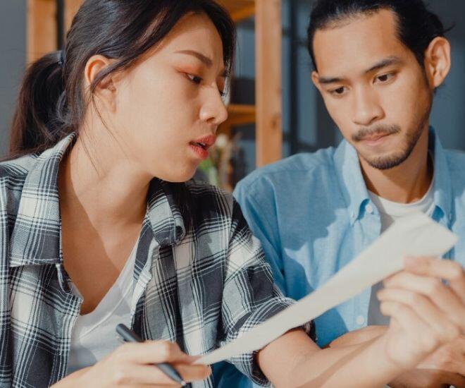 Công việc của chúng tôi ổn định nhưng thu nhập thấp, vì vậy, vợ chồng tôi đều cố gắng tìm kiếm việc phụ để cải thiện cuộc sống. (Ảnh minh họa)