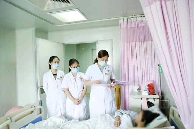 Người mẹ phải nhập viện vì thói quen ăn uống của mình. Ảnh minh họa.