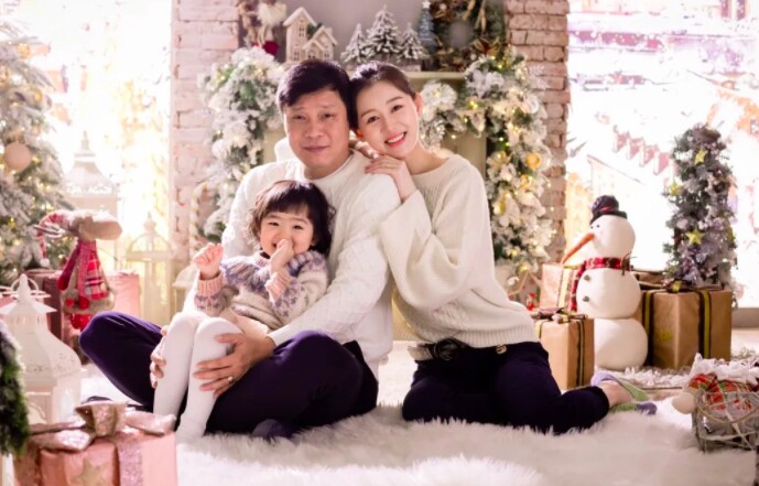 Cặp đôi hạnh phúc bên trái ngọt của mình.