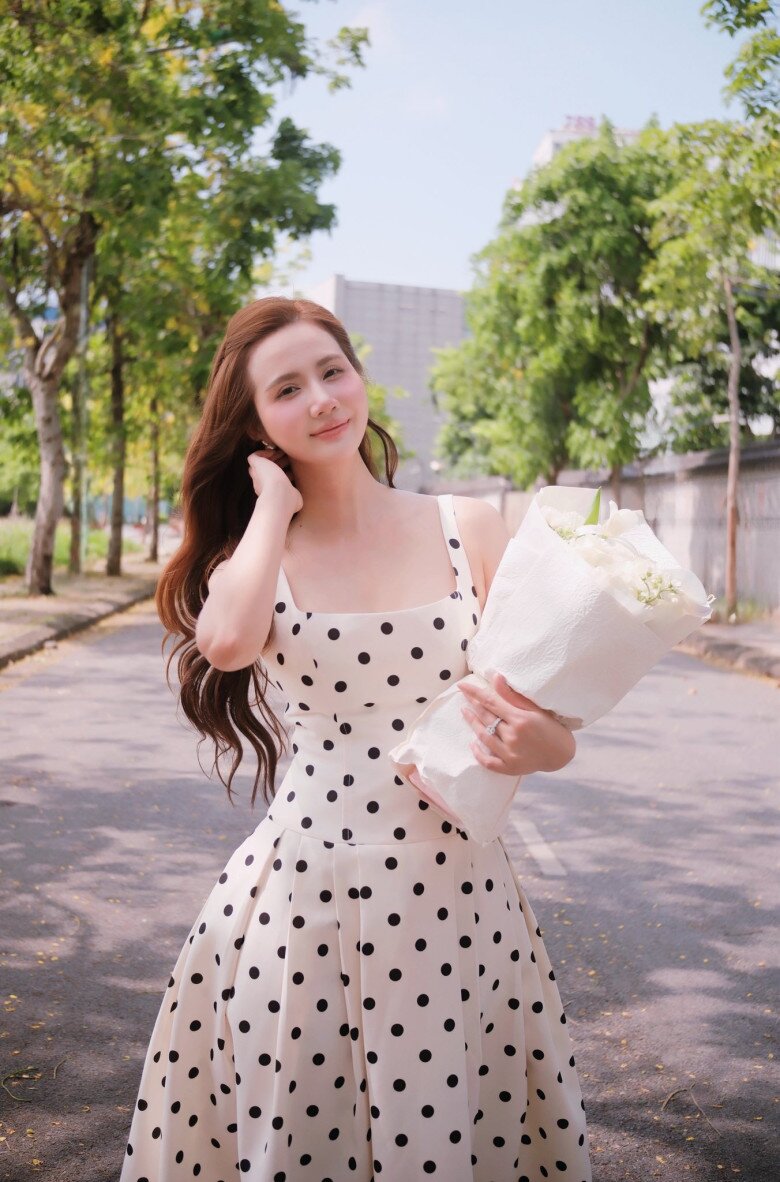 10 set đồ đen trắng mà vẫn amp;#34;hack tuổiamp;#34; của amp;#34;con gáiamp;#34; nữ hoàng ảnh lịch, chả trách U40 vẫn ngày càng nhuận sắc - 8