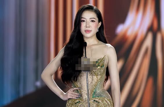 Thí sinh Lê Thị Thu Trà trong phần thi ứng xử.
