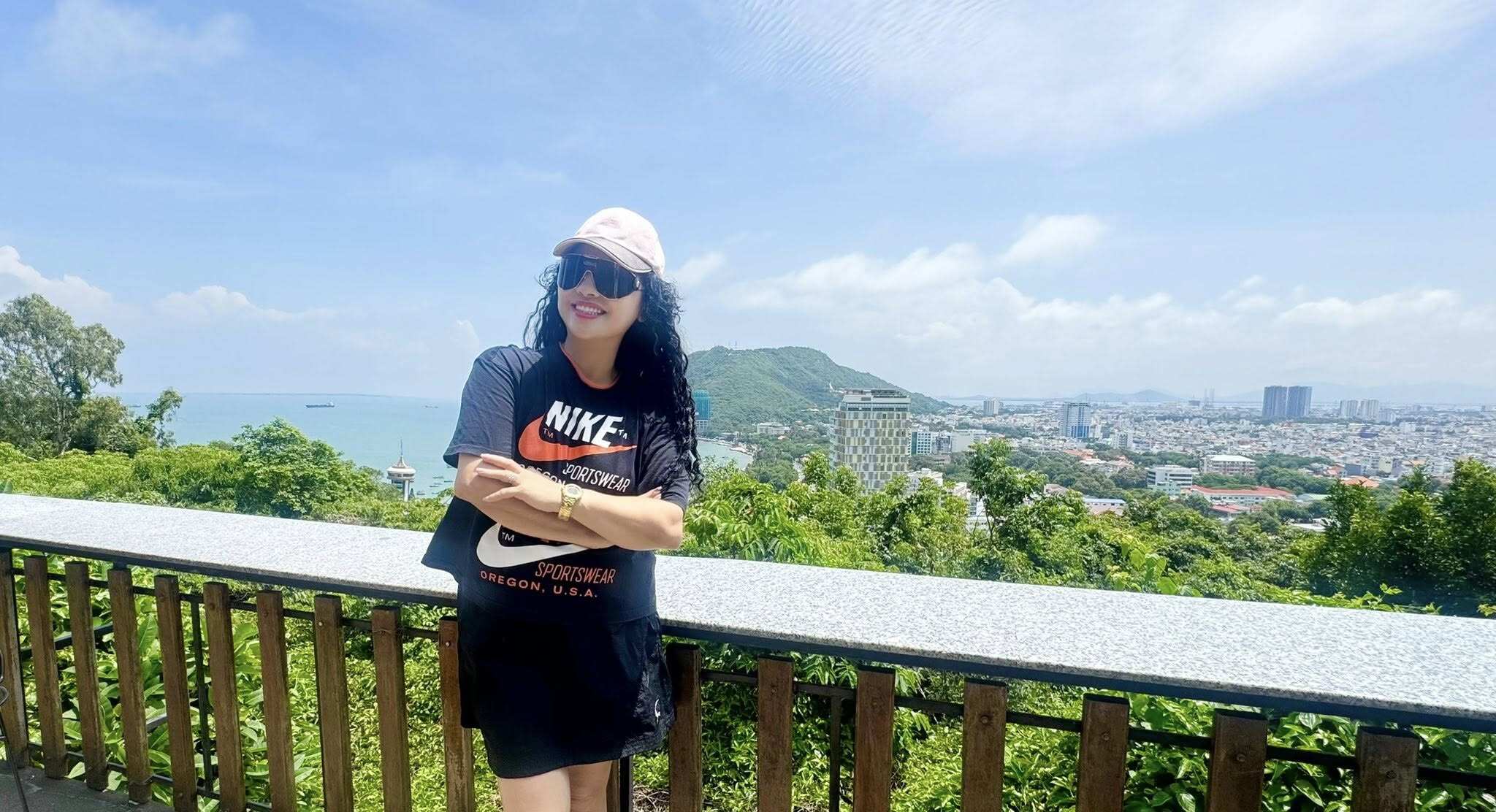 Nhan sắc đời thường trẻ trung của amp;#34;nữ tướng sân cỏamp;#34; mang hàm Đại tá làm Tổng đạo diễn khối nghi trượng A80 - 11