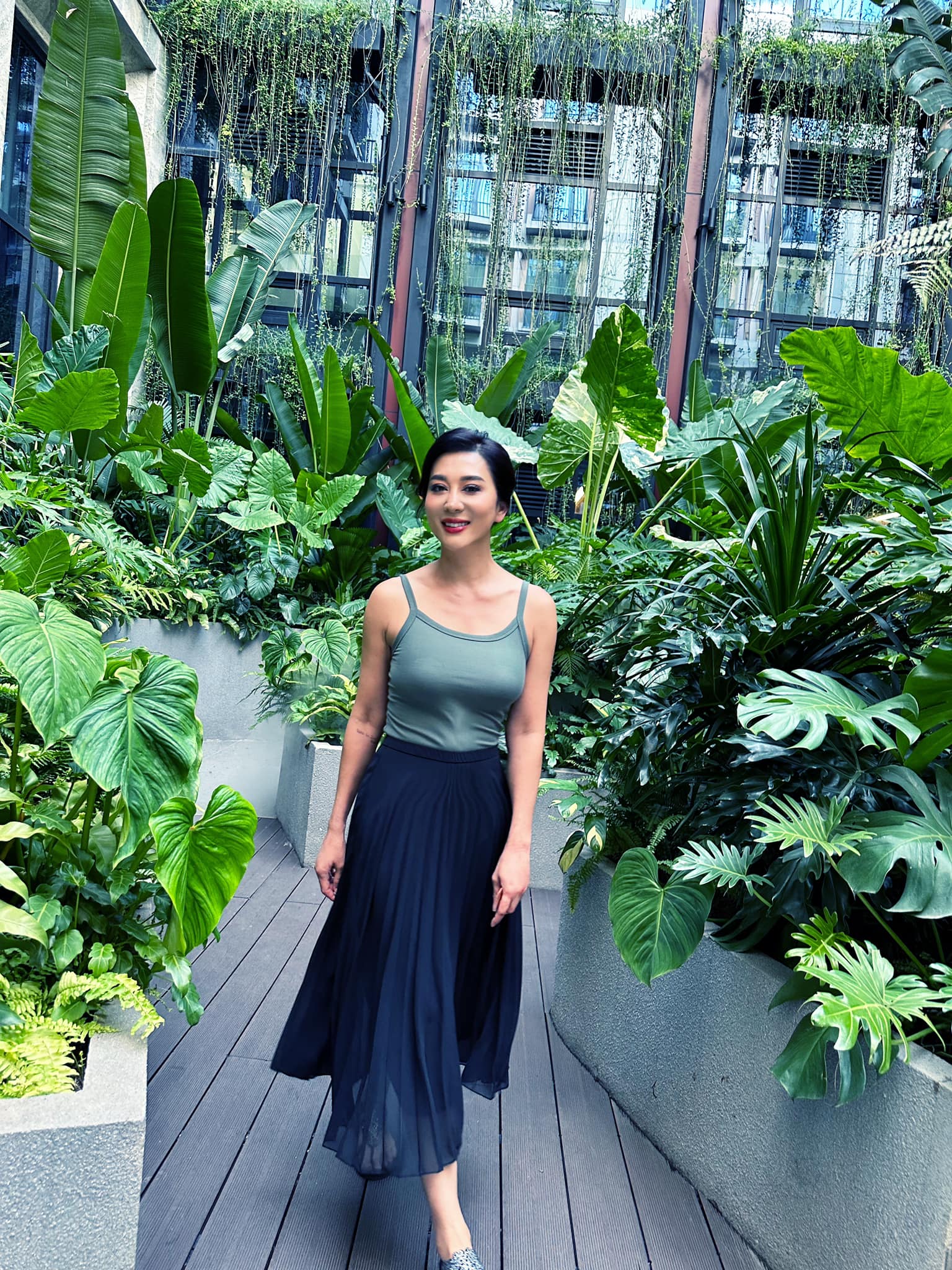 2 nữ MC giàu có bậc nhất showbiz toàn ở biệt thự amp;#34;khủngamp;#34;, U60 vẫn mê đồ hở táo bạo chẳng thua gái đôi mươi - 4