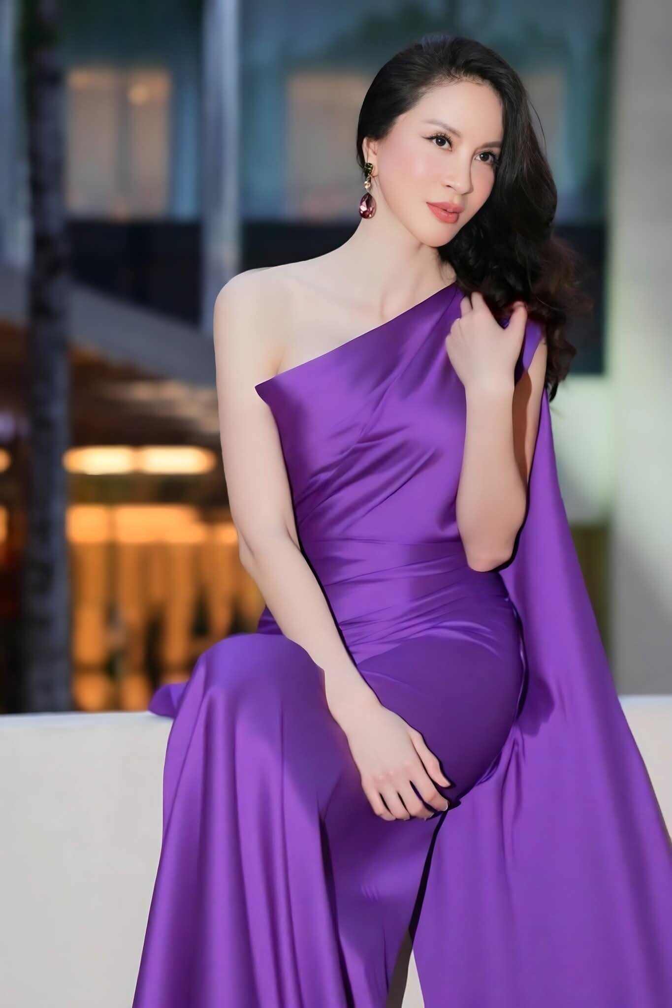 2 nữ MC giàu có bậc nhất showbiz toàn ở biệt thự amp;#34;khủngamp;#34;, U60 vẫn mê đồ hở táo bạo chẳng thua gái đôi mươi - 19