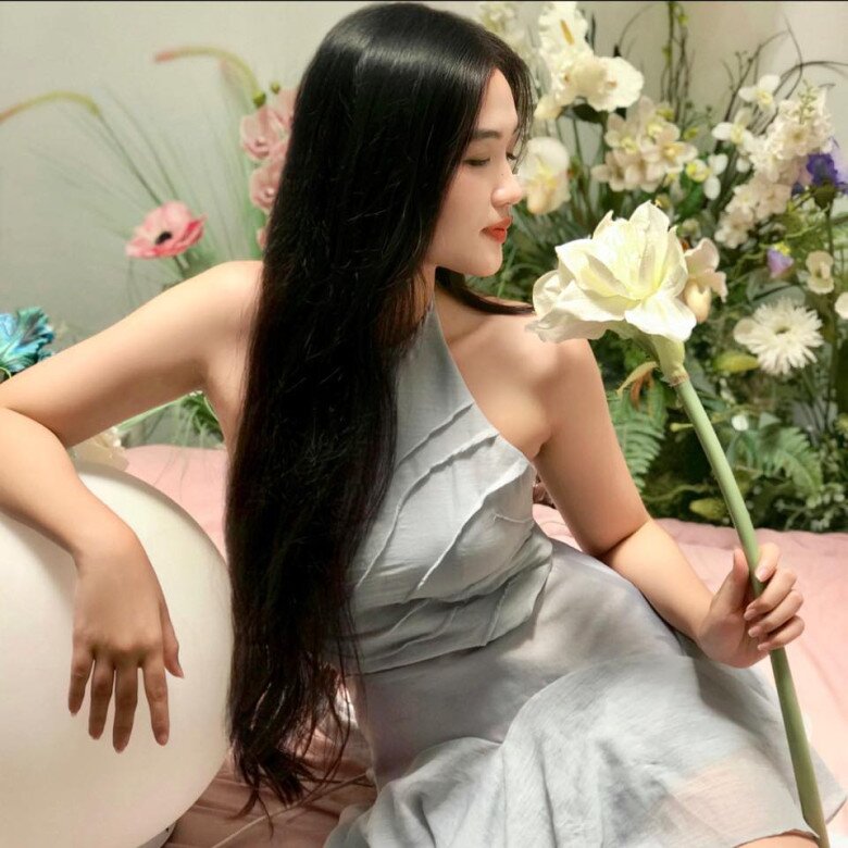 Góc nghiêng tựa nàng thơ của người đẹp Tây Đô.