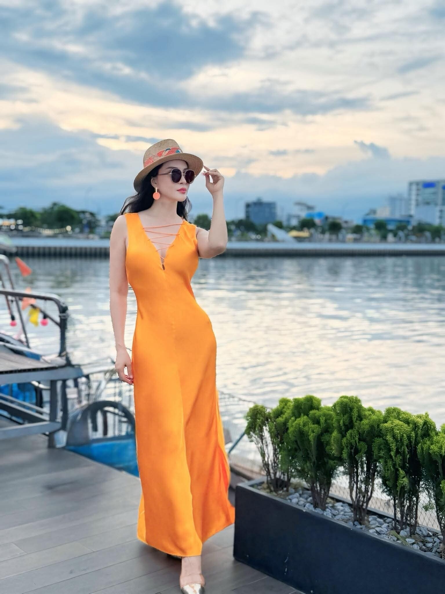 2 nữ MC giàu có bậc nhất showbiz toàn ở biệt thự amp;#34;khủngamp;#34;, U60 vẫn mê đồ hở táo bạo chẳng thua gái đôi mươi - 25