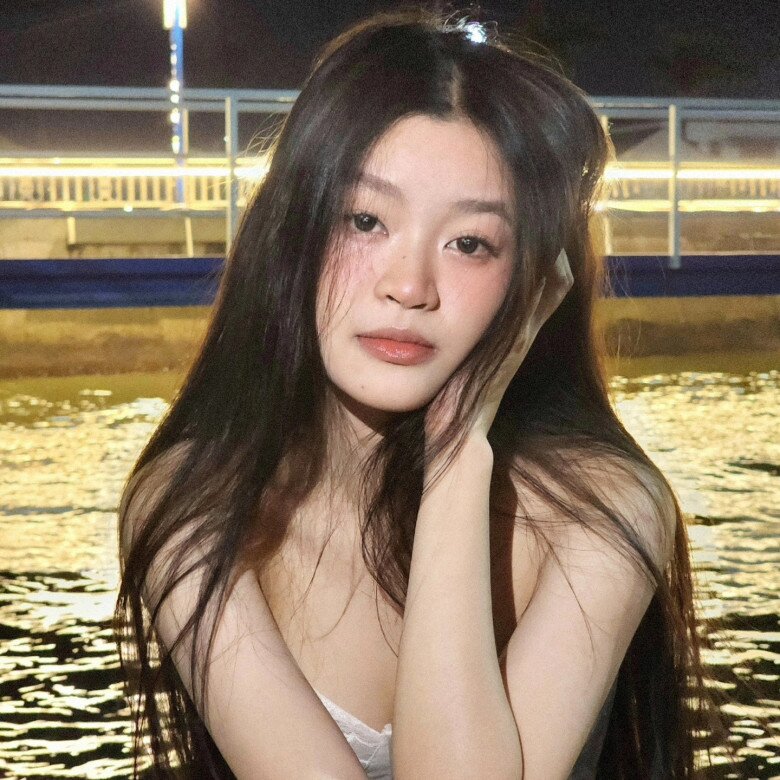 Vẻ đẹp ngây thơ của Phương Anh như cô em gái nhà bên.