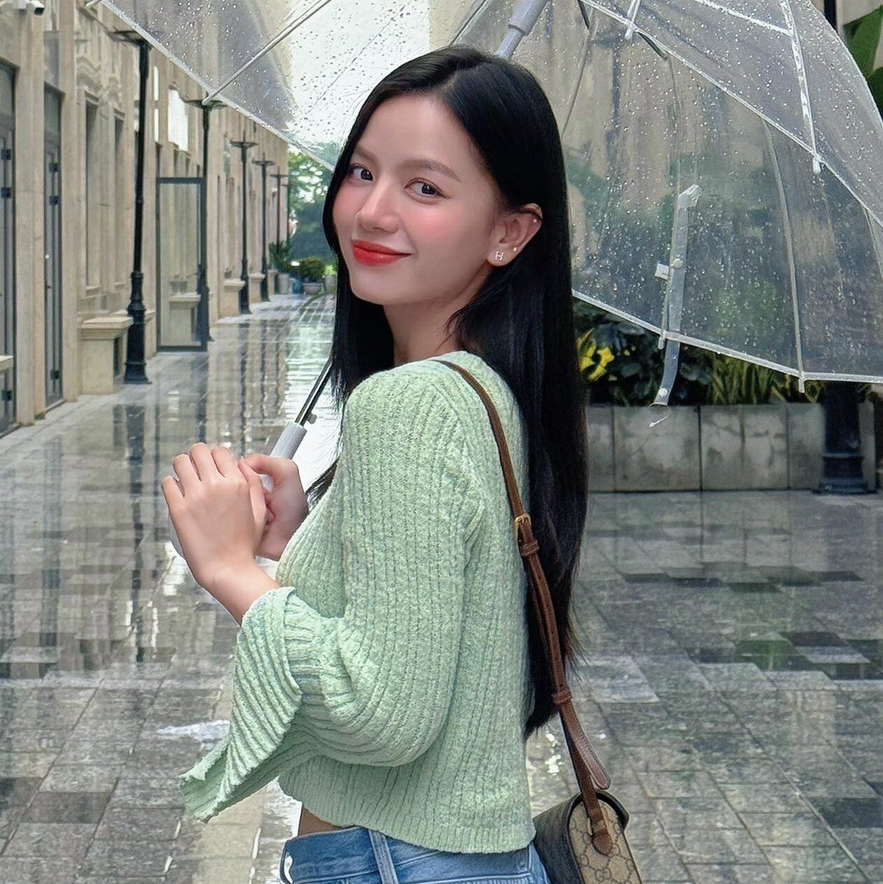 Nhan sắc amp;#34;bóng hồngamp;#34; duy nhất phim Mưa đỏ: Là “ngọc nữ” tiềm năng màn ảnh Việt, visual sang chảnh đậm chất tiểu thư tựa Kim Ji Won - 12