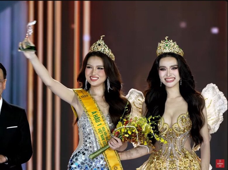 Thu Ngân nhận vương miện từ Á hậu 1 Miss Grand Vietnam 2024 Lê Phan Hạnh Nguyên.
